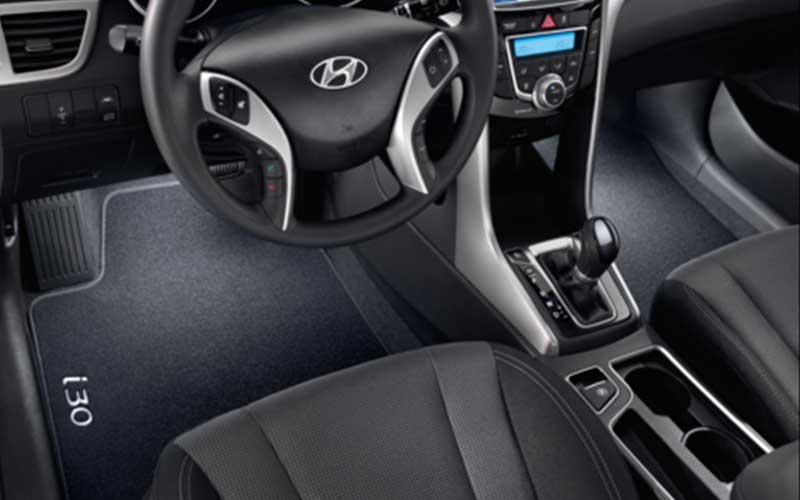 Hyundai-LED-Fußraum-Beleuchtung-weiß-vorn-i30