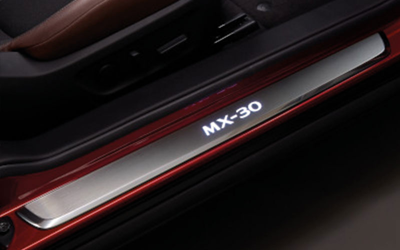 Mazda MX-30 Einstiegsblenden beleuchtet 2