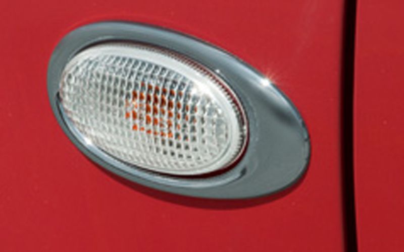 Mazda Seitenblinker-Umrandung M2