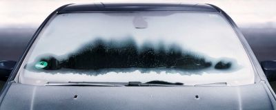 Auto enteisen: Türen, Scheiben, Handbremse - Tipps und Tricks im Winter